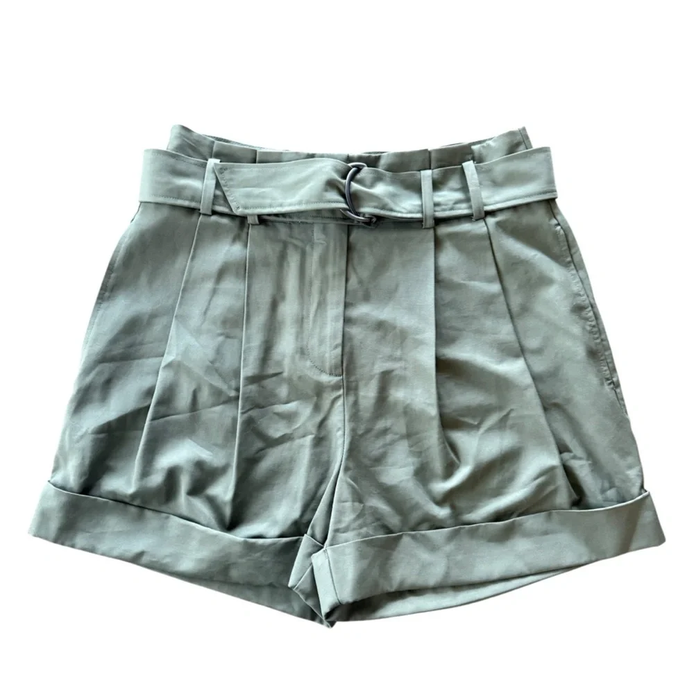 Elizabeth and James NWT High Rise Pleated Green Shorts Size 6